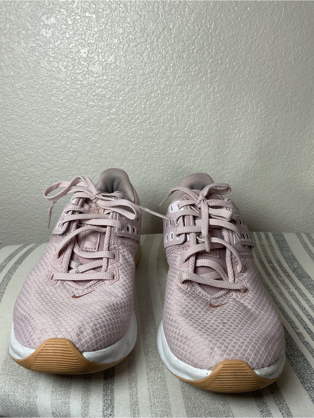 Nike Womens Air Max Bella TR 4 Champagne Pink Lace-Up Sneakers - Picture 2 of 7